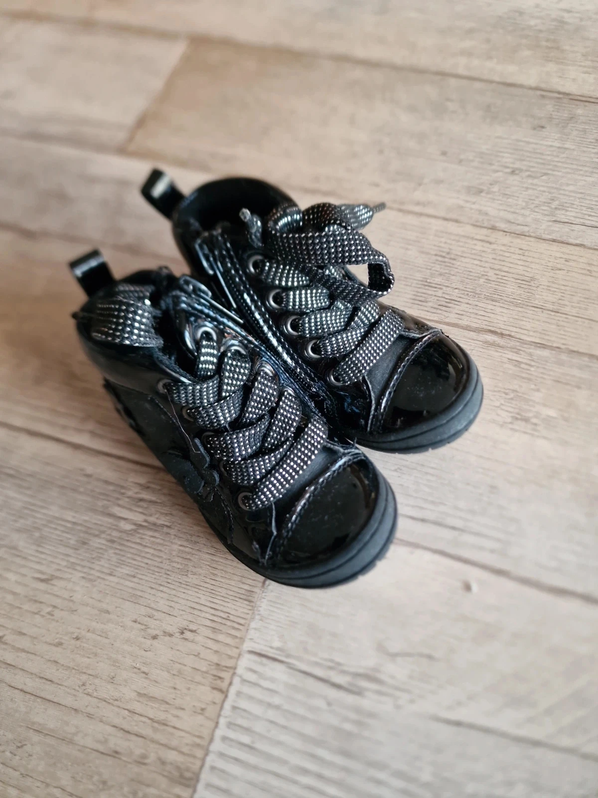 Petites chaussures vernies papillons – photo 2